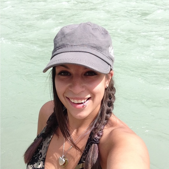 Meet your Posher, Ami - Picture 3 of 3